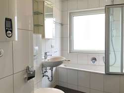 Tageslichtbad mit Badewanne Tageslichtbad mit Badewanne