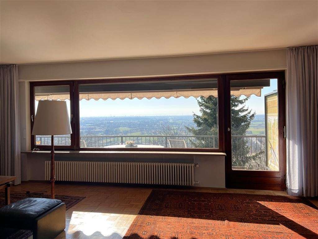 Wohnzimmer mit Blick in die Wohnzimmer mit Blick in die