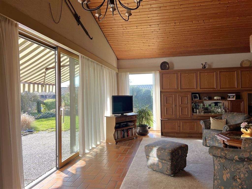 Wohnzimmer mit Zugang auf die Wohnzimmer mit Zugang auf die