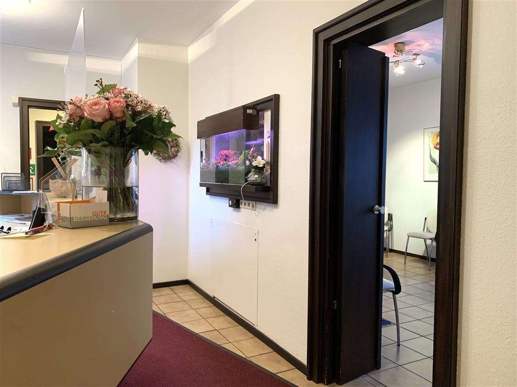 Weinheim: Ihr neuer Arbeitsplatz: 4 Zimmer & 4 Stellplätze!  