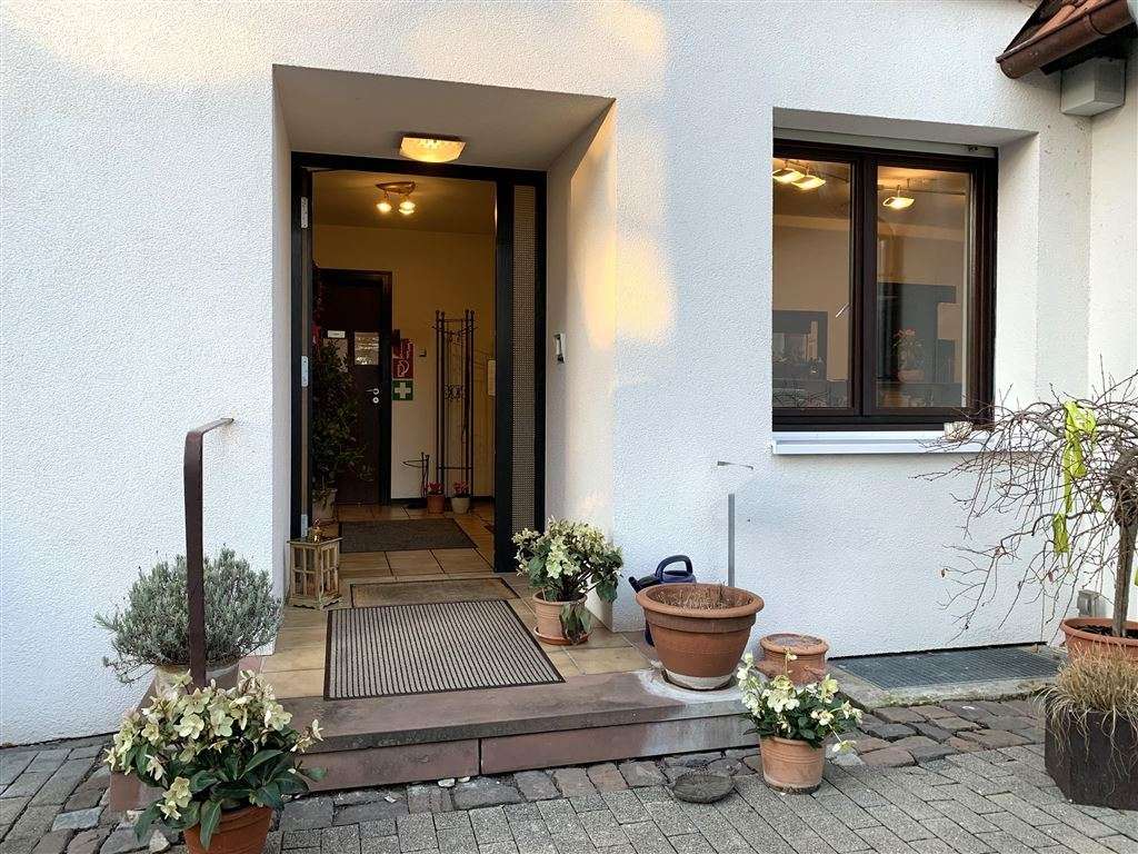 Weinheim: Büro/Praxisräume in Weinheimer Nordstadt: 3-4 Zimmer & 4 Stellplätze!  