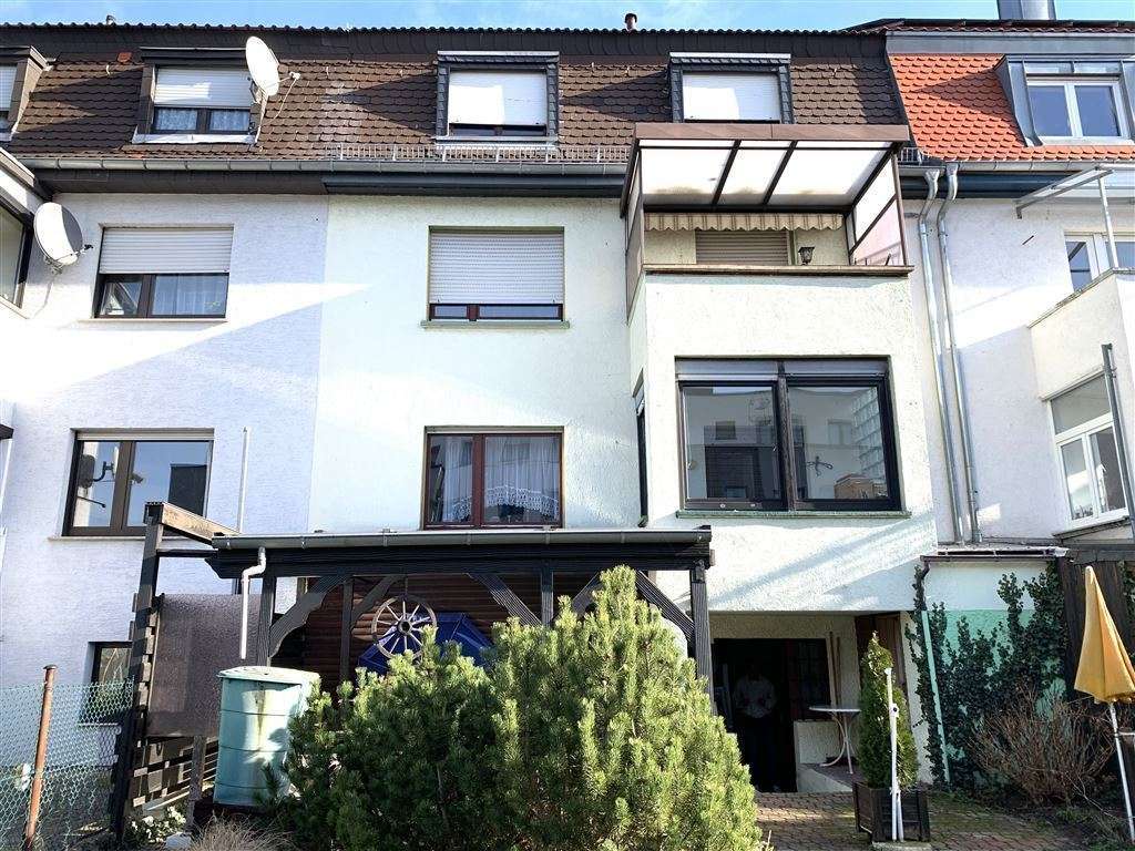 Mannheim: Die Gelegenheit in Ma-Käfertal-Süd3-Familienhaus mit 2 Garagen zu verkaufen  Mannheim: Die Gelegenheit in Ma-Käfertal-Süd3-Familienhaus mit 2 Garagen zu verkaufen