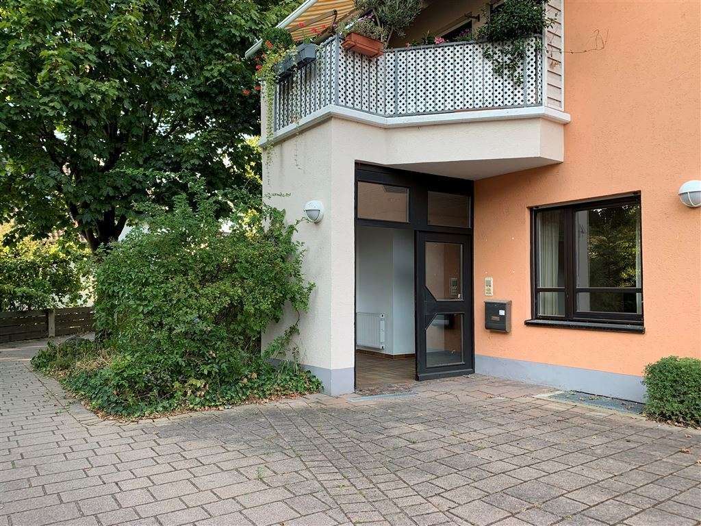 Ladenburg: Barrierefreie Gewerbeeinheit mit 5 Stellplätzen - als Praxis / Büro / Kanzlei gut geeignet   Ladenburg: Barrierefreie Gewerbeeinheit mit 5 Stellplätzen - als Praxis / Büro / Kanzlei gut geeignet