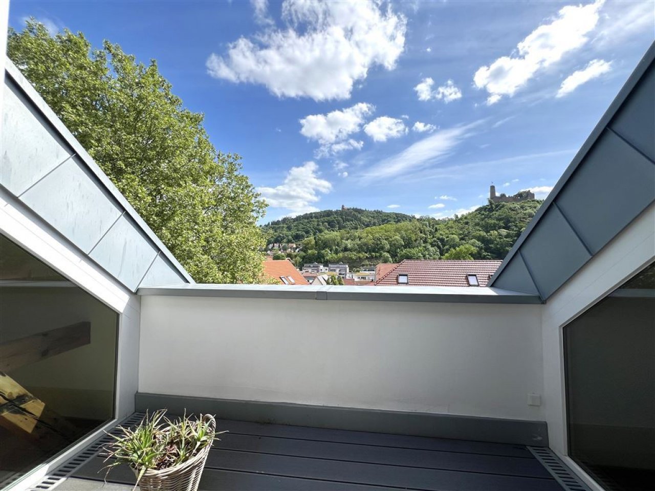 Dachbalkon mit Blick auf die Burgen Dachbalkon mit Blick auf die Burgen