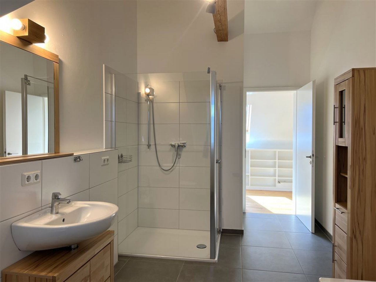 und Dusche und Dusche