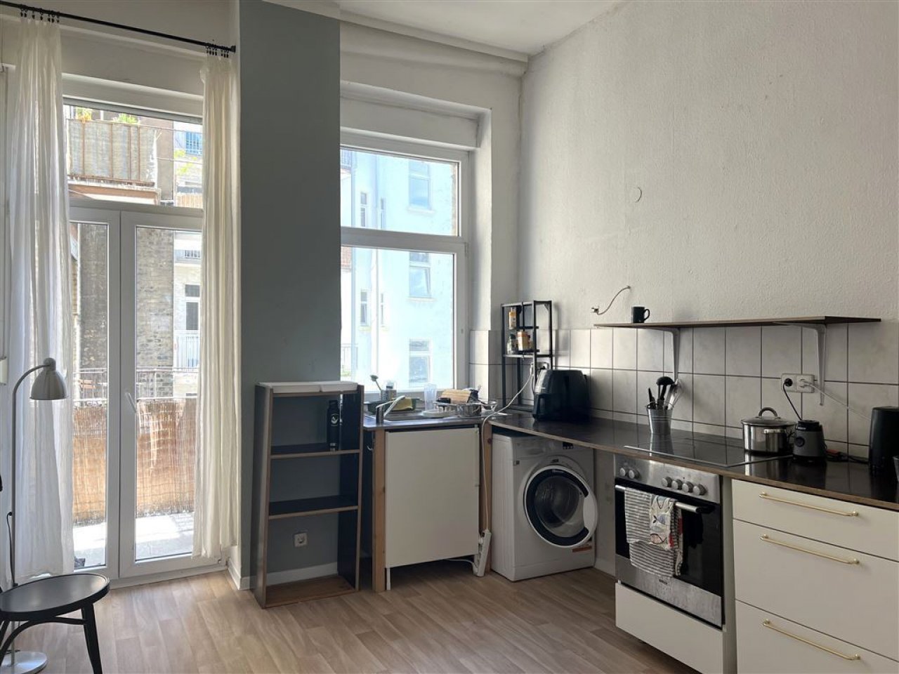 Küche mit Balkon Küche mit Balkon