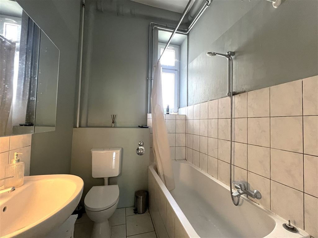 Badezimmer mit Badewanne Badezimmer mit Badewanne