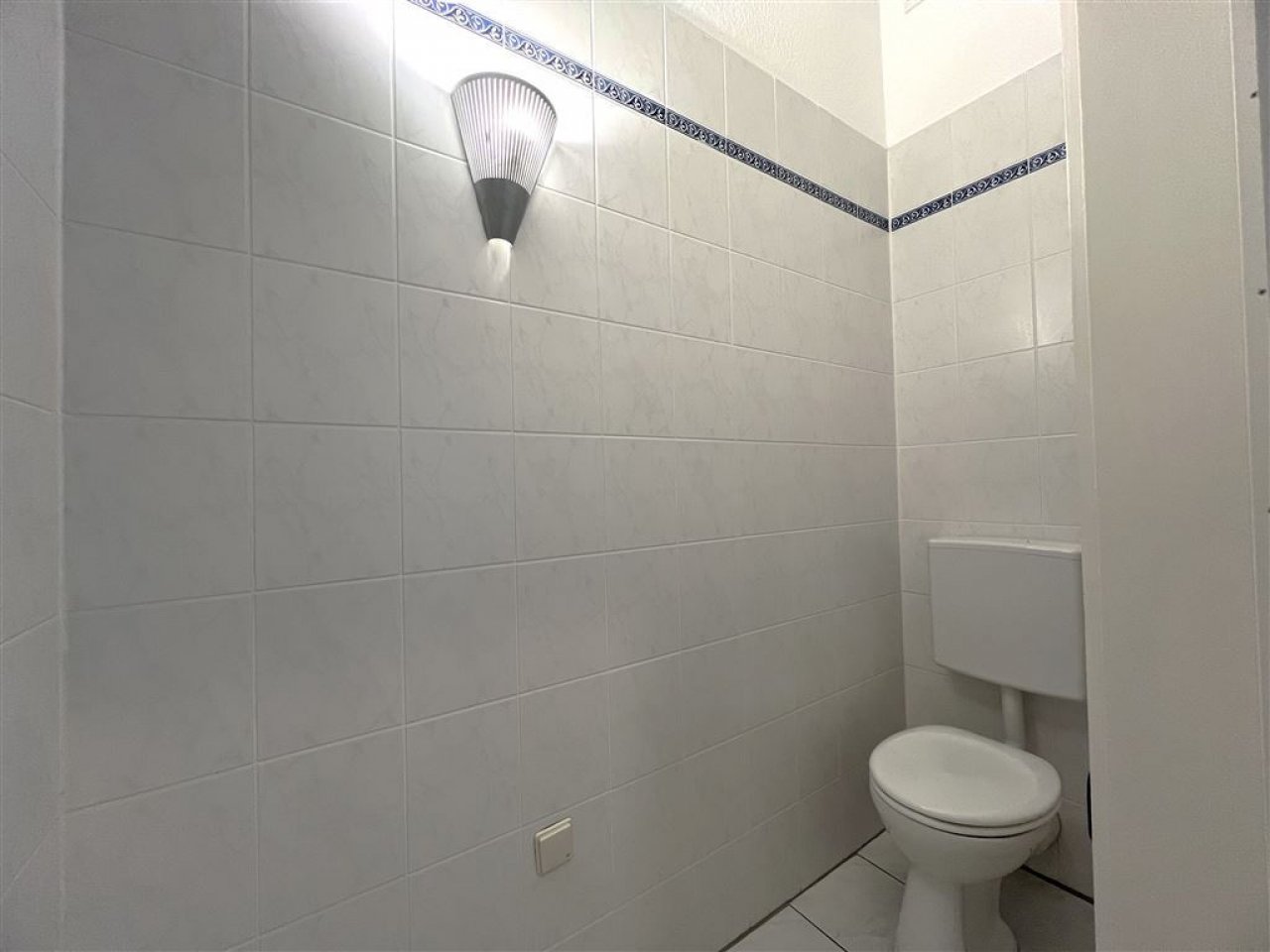 separates WC separates WC