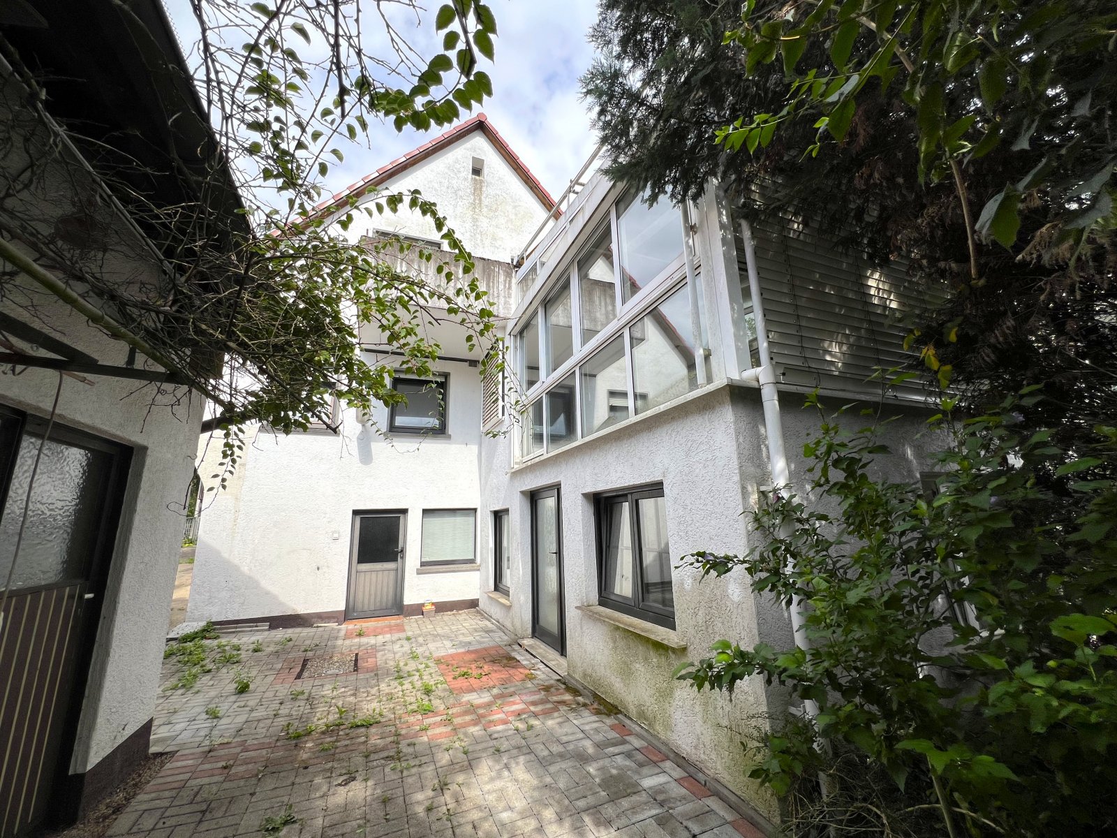 Haus mit Wintergarten Hof, Schuppen & Garten Haus mit Wintergarten Hof, Schuppen & Garten
