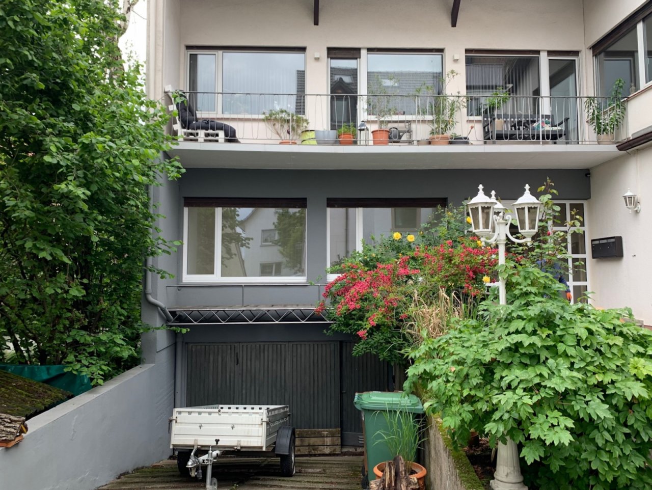 gepflegter ruhiger Hinterhof gepflegter ruhiger Hinterhof