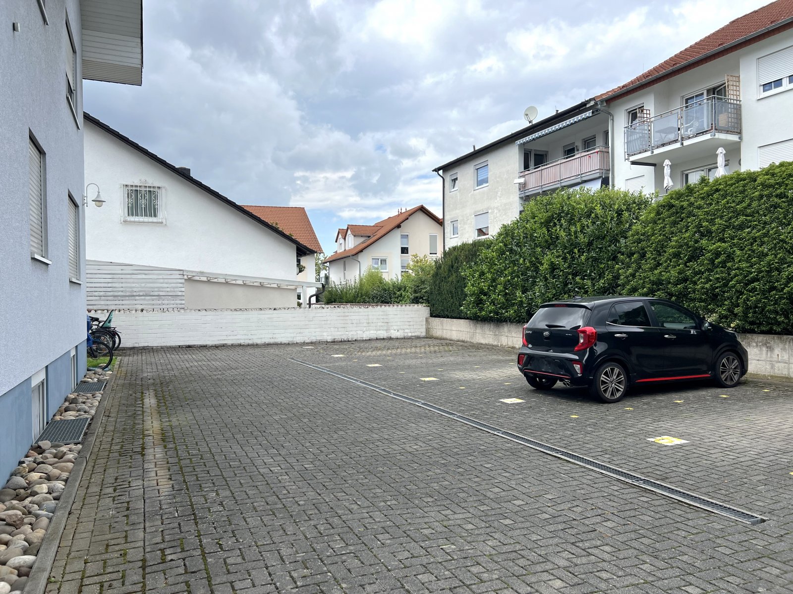 Stellplatz im Hinterhof Stellplatz im Hinterhof