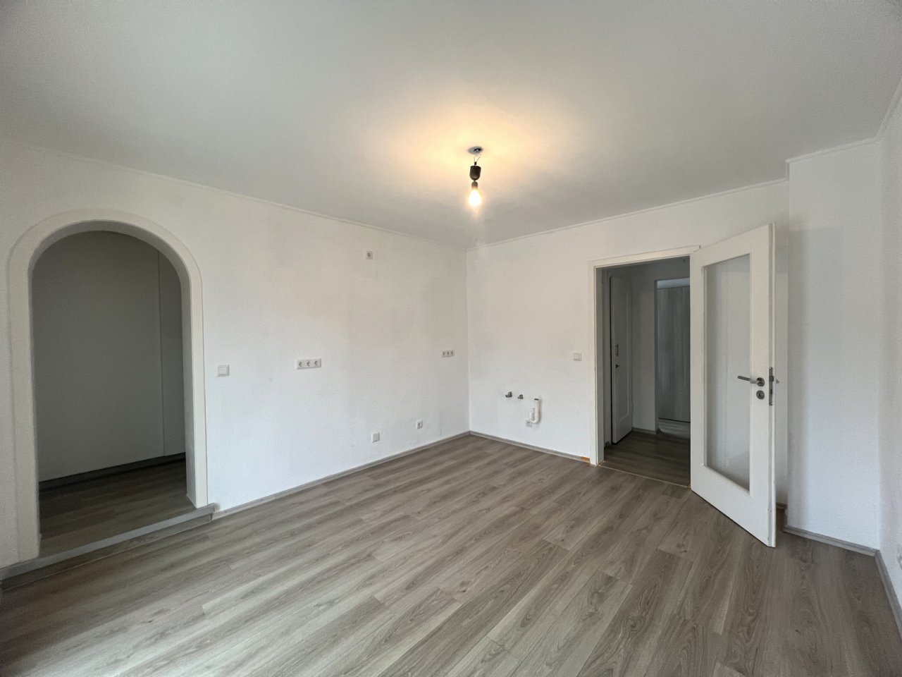 Küche mit Terrassenzugang