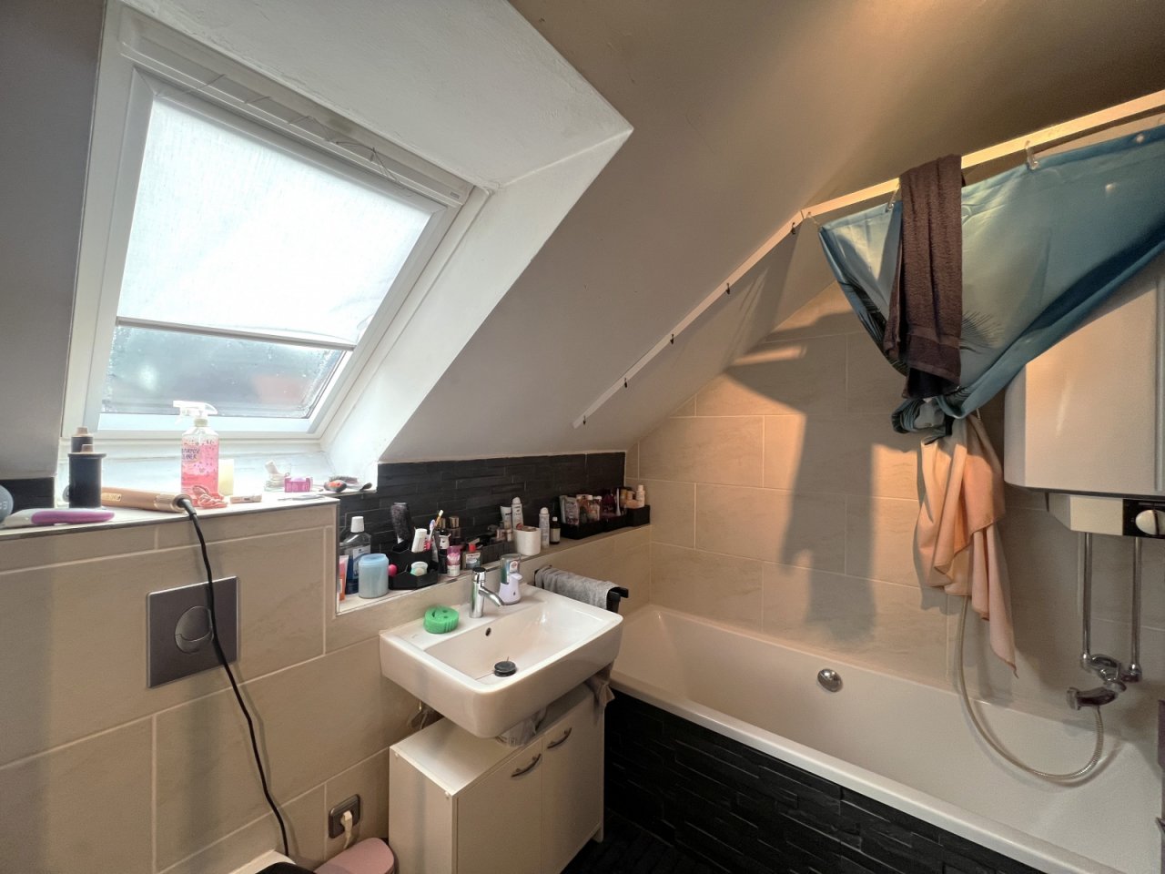 Tageslichtbad mit Badewanne