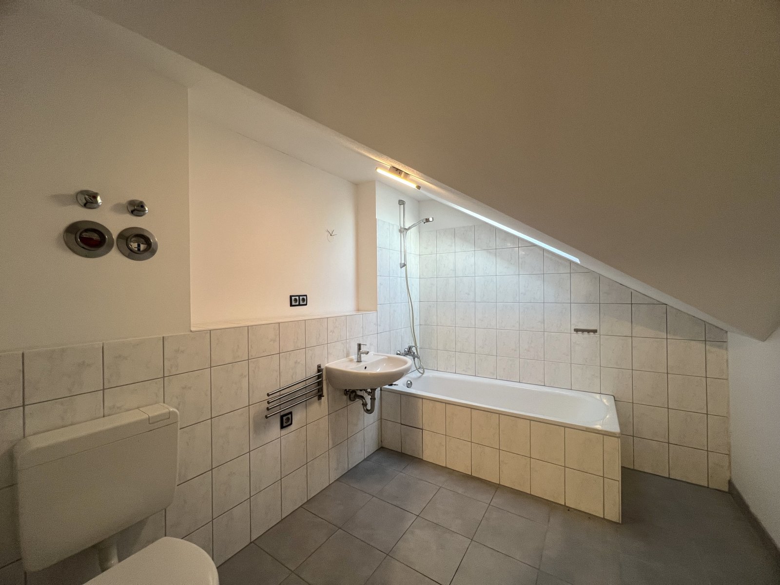 Tageslichtbad mit Badewanner Tageslichtbad mit Badewanner