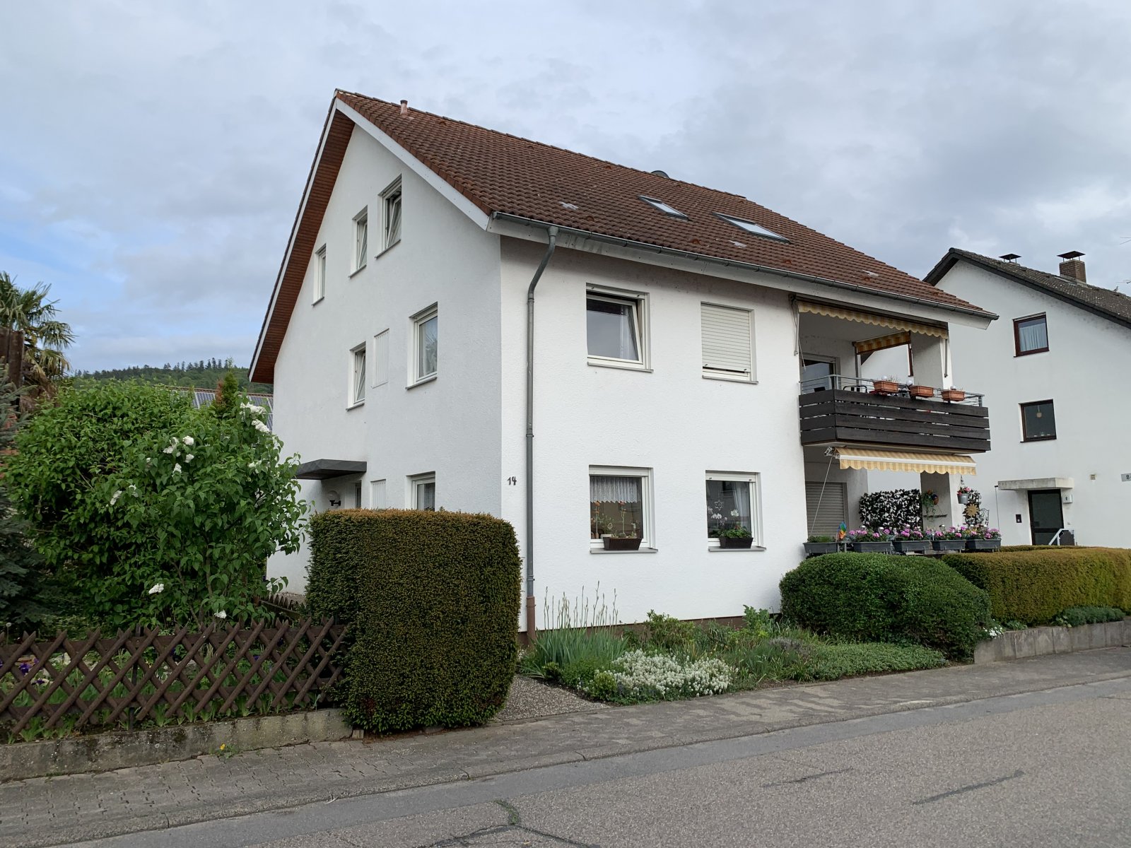Hirschberg an der Bergstraße: Helle 2,5-Zimmer-Dachgeschosswohnung mit Balkon Hirschberg an der Bergstraße: Helle 2,5-Zimmer-Dachgeschosswohnung mit Balkon