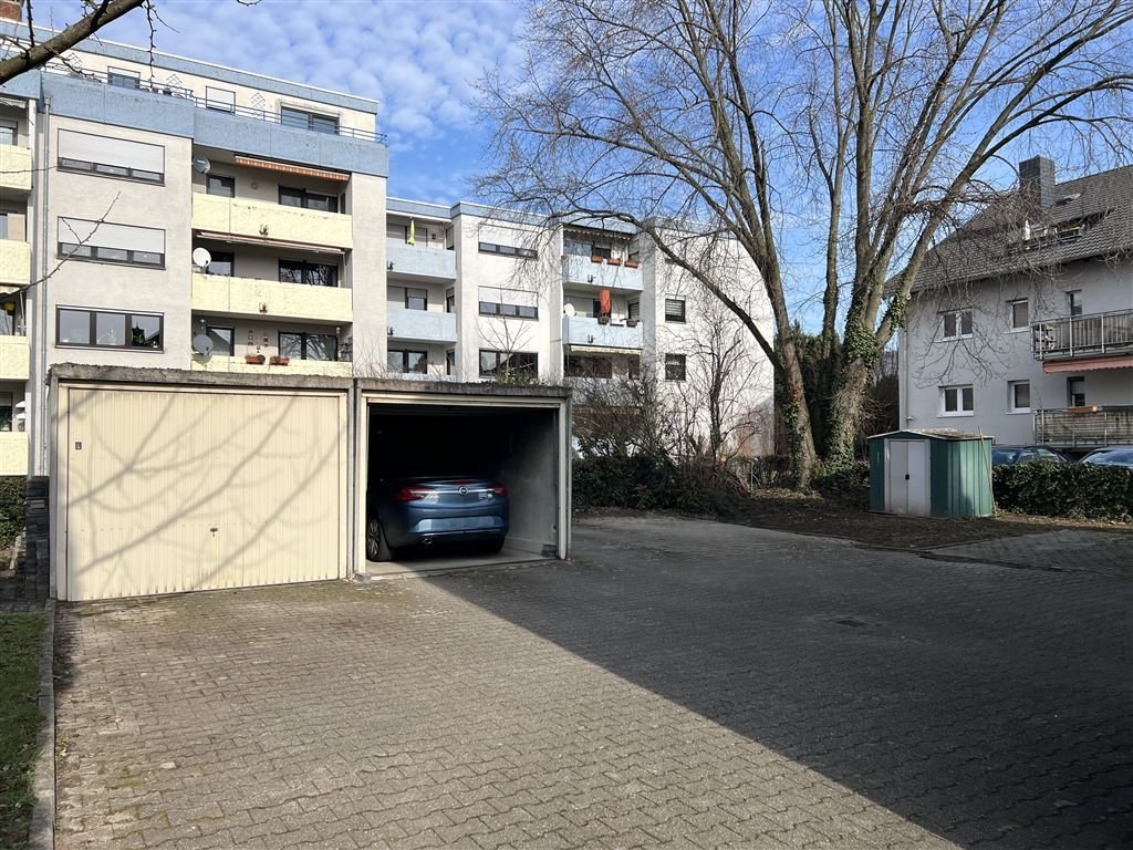 Garage rechts Garage rechts