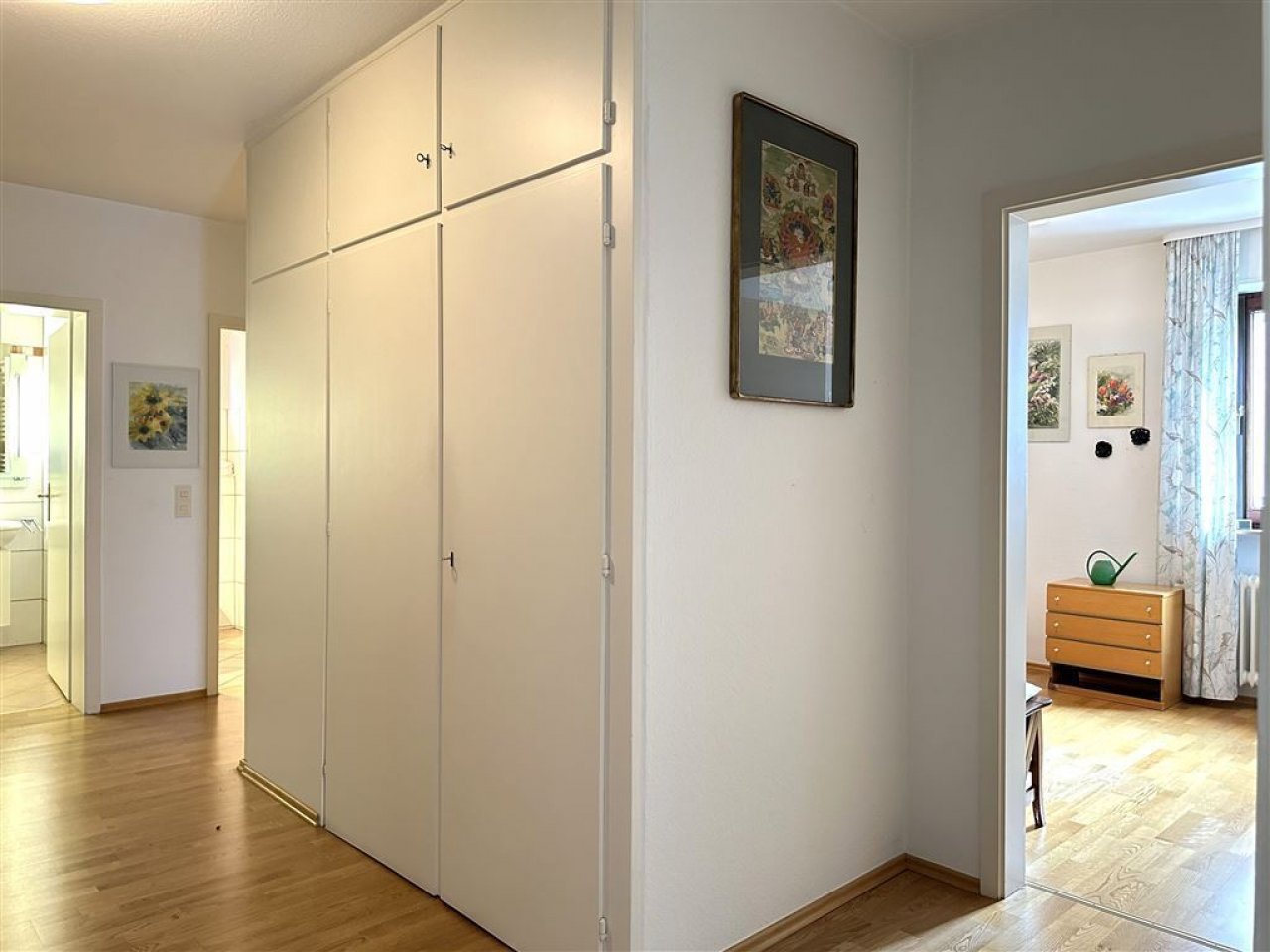 mit praktischem Einbauschrank