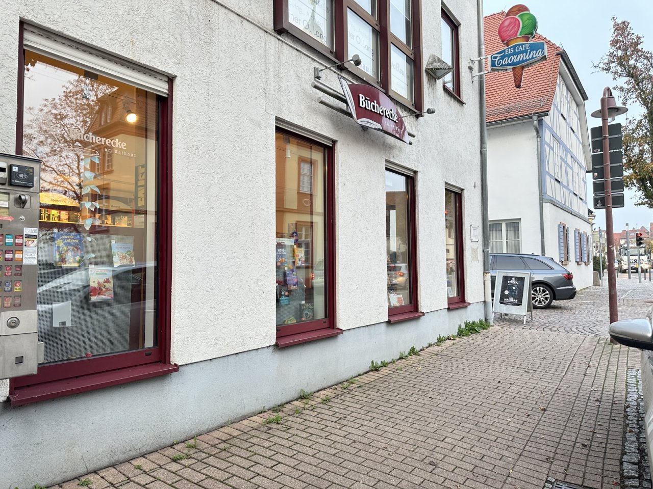 Fenster zur Hauptstraße Fenster zur Hauptstraße