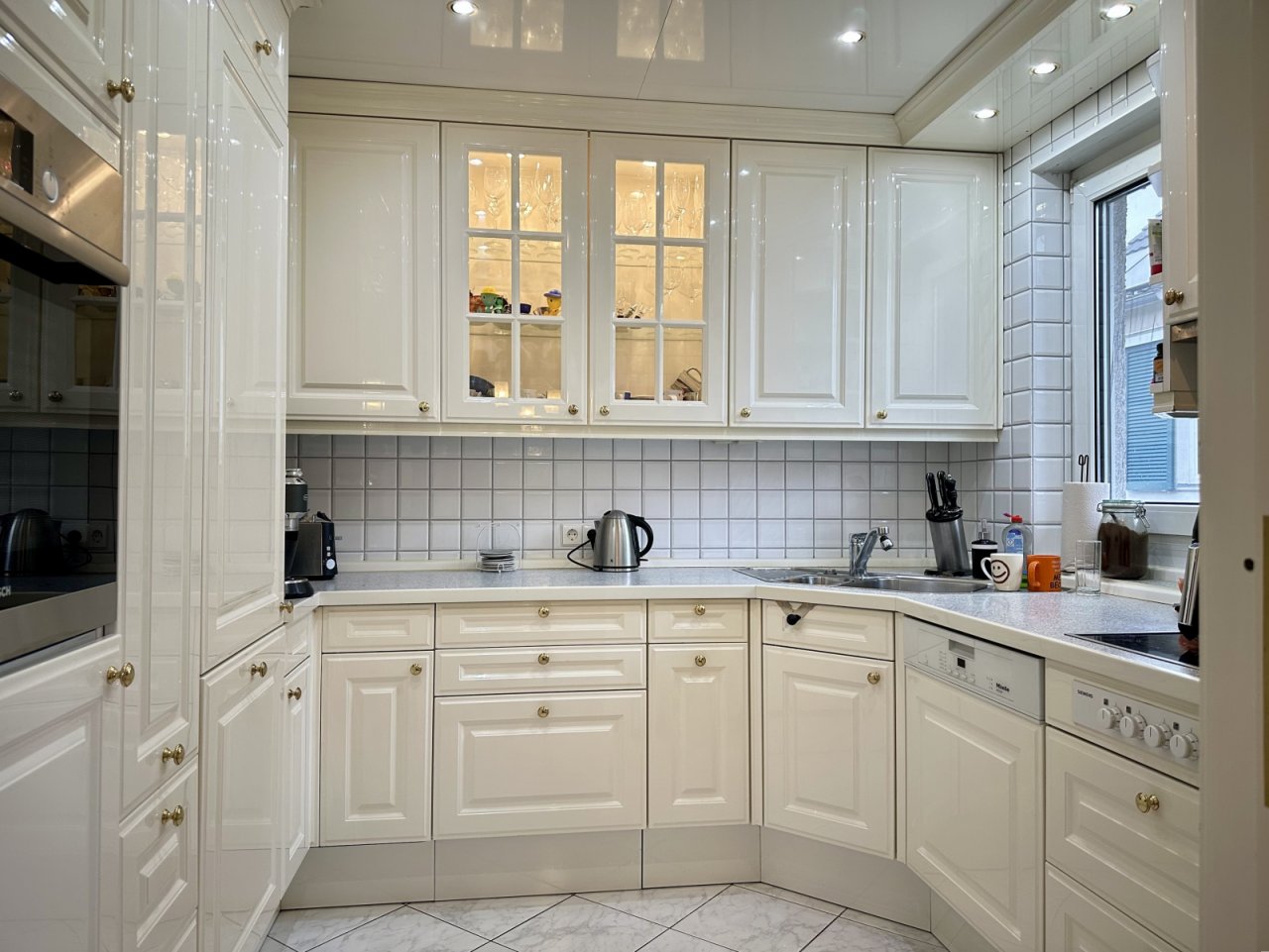 Küche mit Einbauten