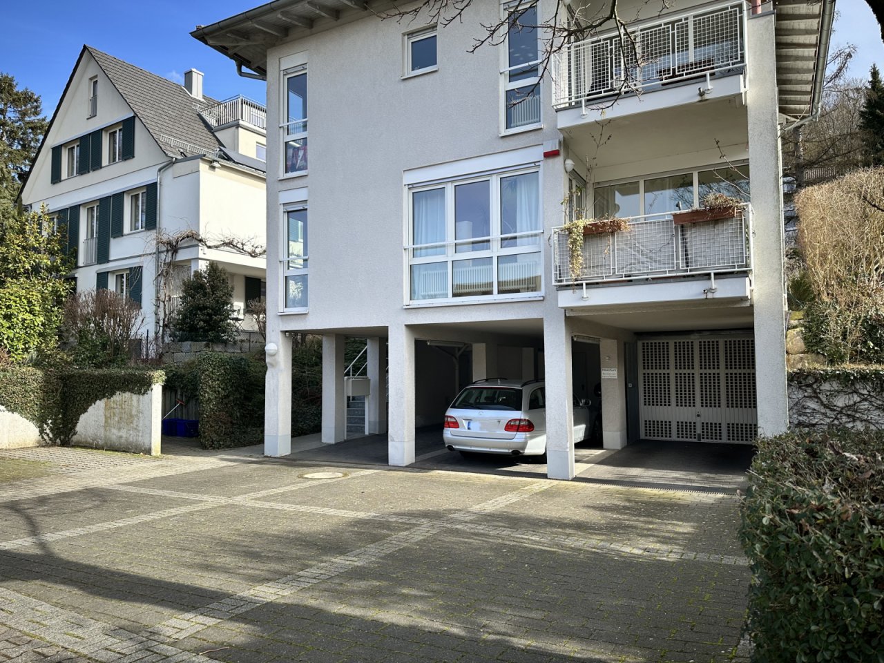Wohnung mit Garage und Stellplatz